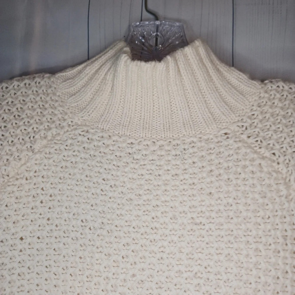 American Eagle Outfitters turtleneck sweater - Picture 10 of 13